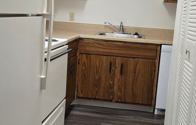 2 beds, 2 baths, 819 sqft, $1,300, Unit 615 Lenway Drive