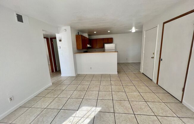 2 beds, 1 bath, $1,400