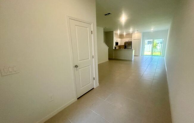 Stylish Townhome in the Heart of Ruskin – Prime Location.