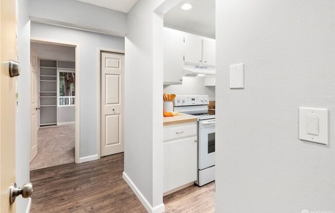 2 beds, 2 baths, $2,095, Unit #1106