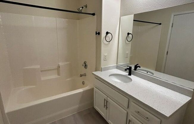 3 beds, 2 baths, $1,850, Unit # 3104