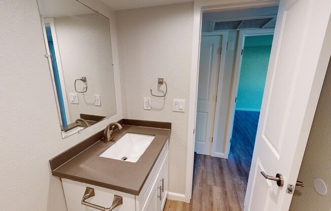 2 beds, 1 bath, 900 sqft, $1,290, Unit 8
