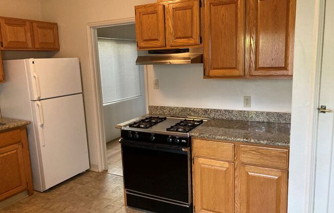 4 beds, 1 bath, $4,350