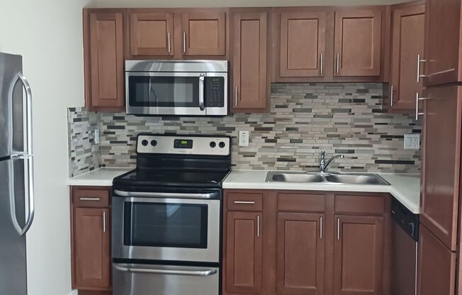 2 beds, 1.5 baths, 1,047 sqft, $1,395, Unit Unit 19