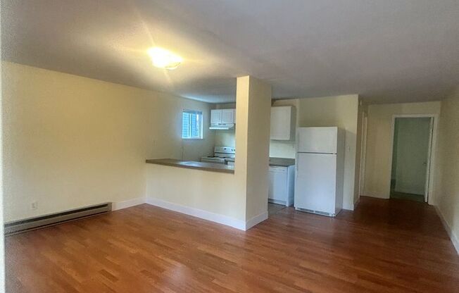 1 bed, 1 bath, 576 sqft, $1,225, Unit 25