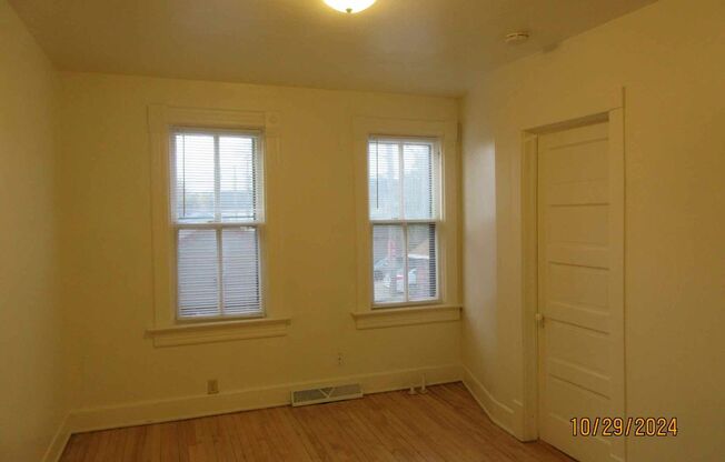 2 beds, 1 bath, 1,000 sqft, $1,100, Unit 821A