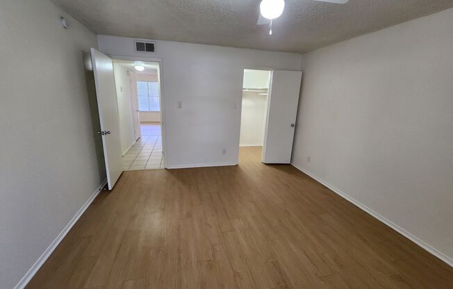 2 beds, 1 bath, 900 sqft, $1,299, Unit LAW15-113