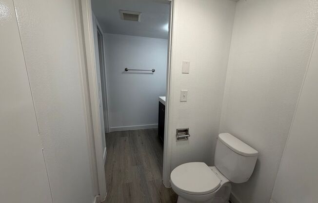 Studio, 1 bath, 400 sqft, $1,125, Unit 106