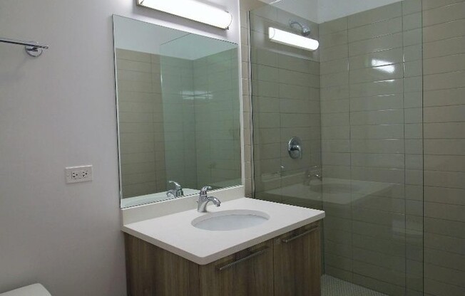2 beds, 2 baths, $2,975, Unit 202