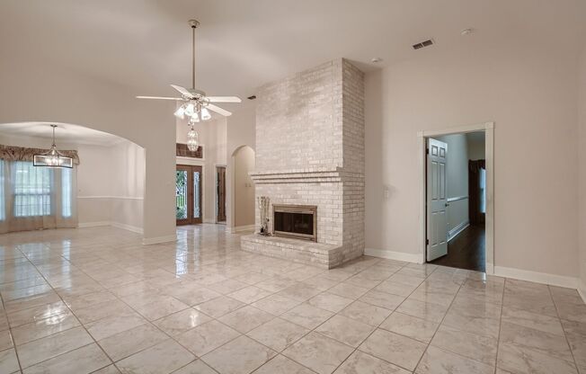 Stunning home in Vista Del Norte, ready for move in!