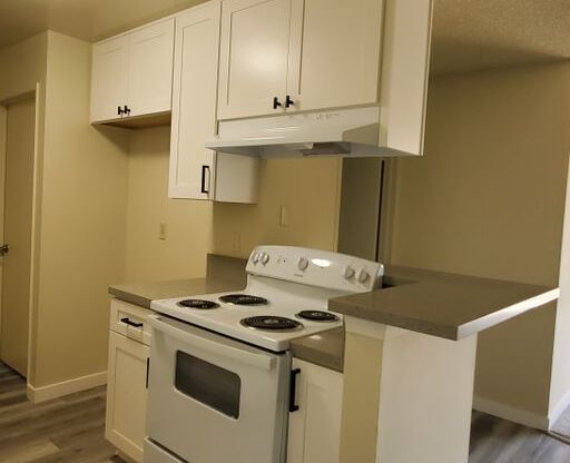 2 beds, 1 bath, 780 sqft, $2,500, Unit 327