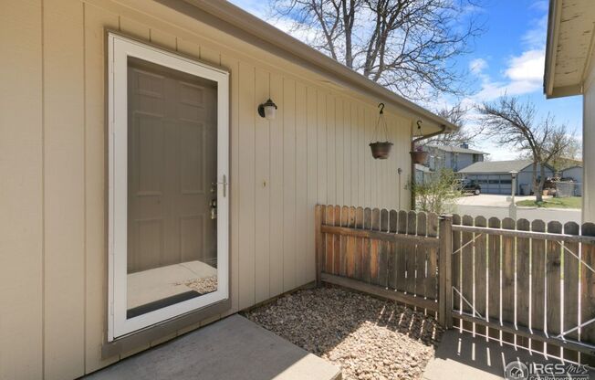 SUPER CUTE 2BED/1BATH HOME IN LONGMONT, AVAILABLE 6/3!!!