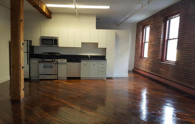 Studio, 1 bath, 700 sqft, $3,100, Unit E311