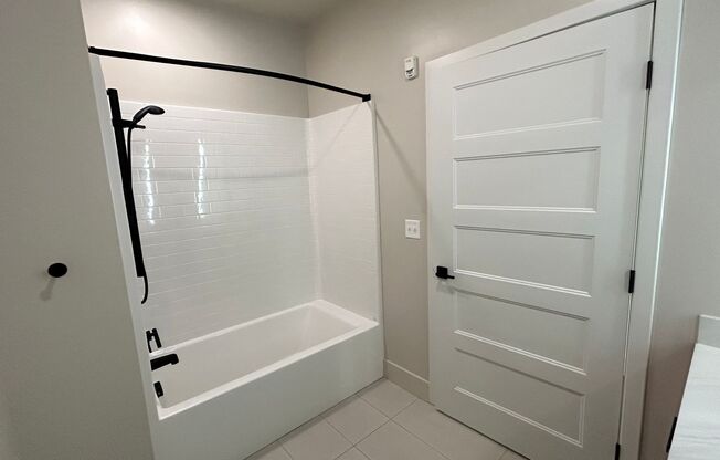 3 beds, 2 baths, 1,300 sqft, $3,629, Unit 365