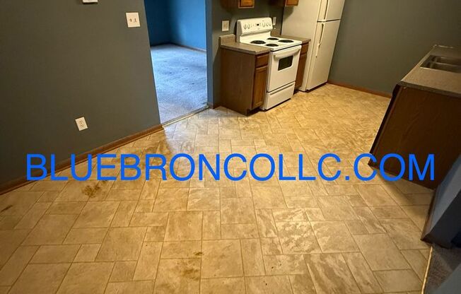 Spacious 1-Bedroom Apartment in Blue Springs – First Floor Unit with Off-Street Parking