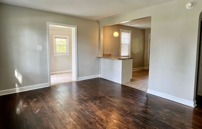 2 beds, 1 bath, $1,300