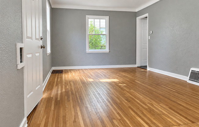 Wonderful 3 Bedroom 1 Bathroom Home in Minneapolis!