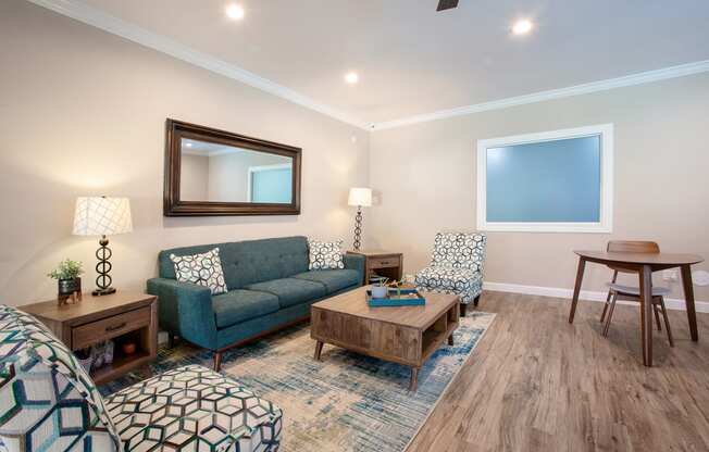 Leasing Area lounge at Stony Creek Apartments in Austin