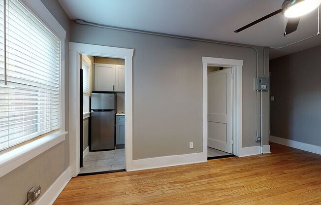 Studio, 1 bath, 290 sqft, $999, Unit 14