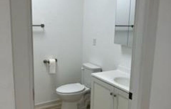 2 beds, 1 bath, $1,200, Unit 103