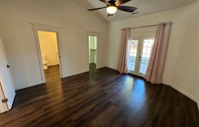 3 beds, 2 baths, $2,500