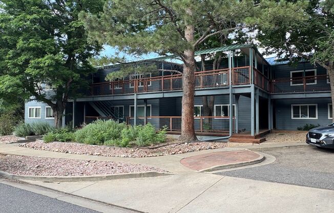 Bright & Beautiful 4-bed, 2-bath Home in South Boulder - Available Now!
