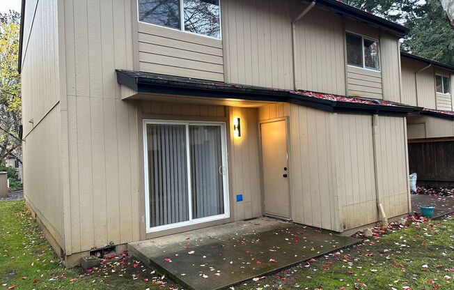 Beautifully updated townhouse in Eugene!