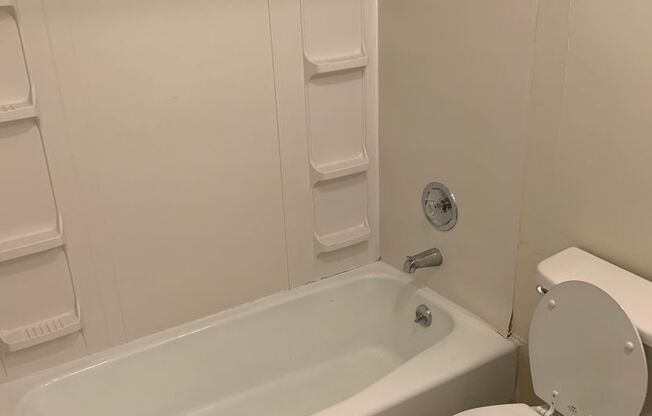 Studio, 1 bath, $815, Unit 351 S. Lincoln St  Apt 1