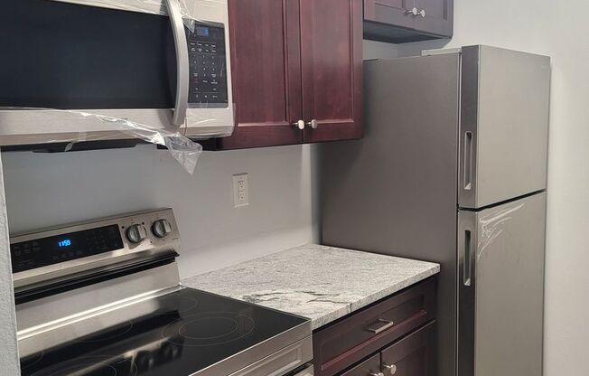 Conveniently located! Renovated 1 yr ago