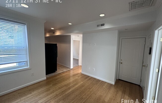 2711 12 ST NE