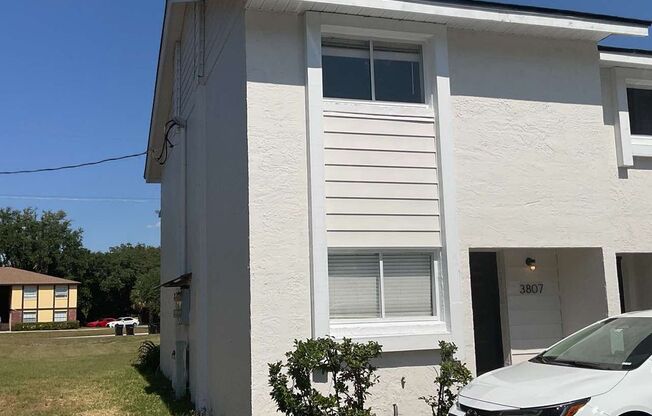 Minutes from UCF & Full Sail – Updated 2 Bedroom Townhome