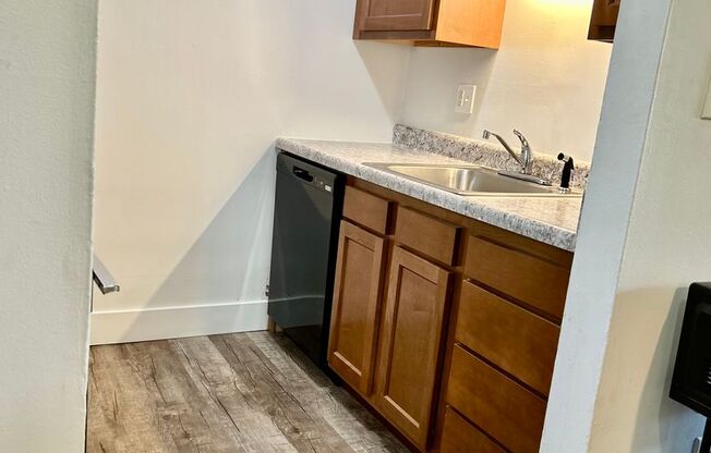 1 bed, 1 bath, 700 sqft, $1,095, Unit #105
