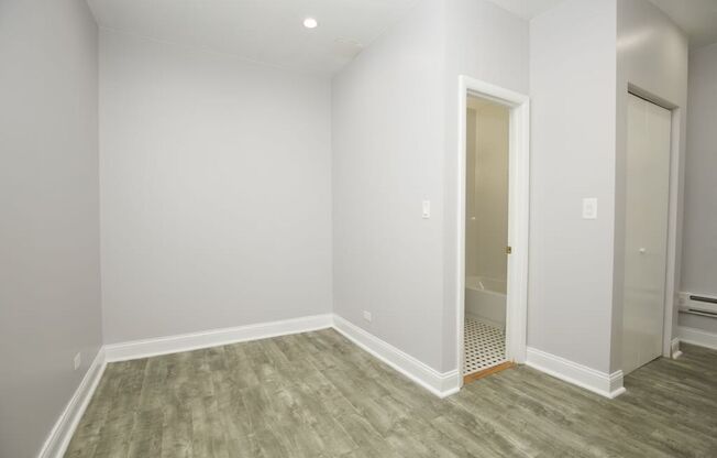 Studio, 1 bath, $995, Unit 101