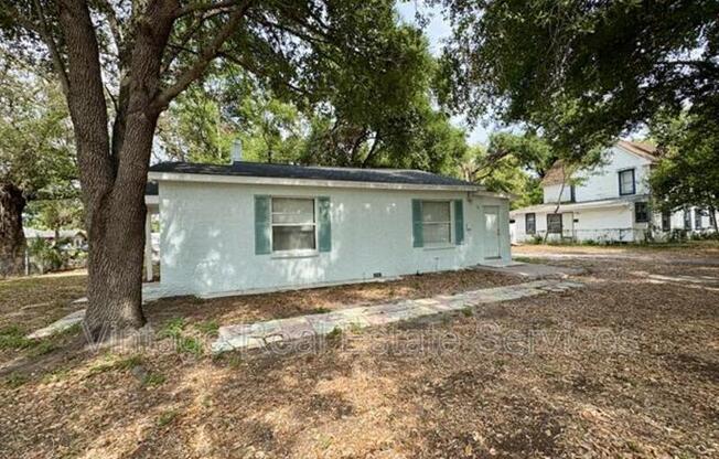 1701 E LOUISIANA AVE