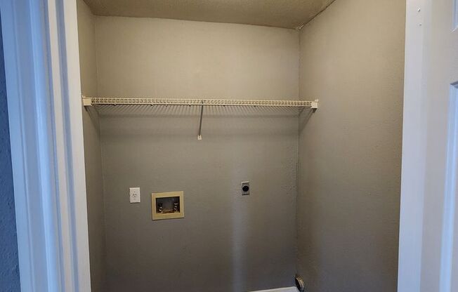 1 bed, 1 bath, 802 sqft, $1,375, Unit 712-u