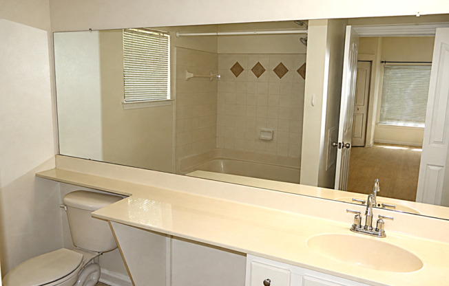 2 beds, 2 baths, $2,050, Unit Unit 5103