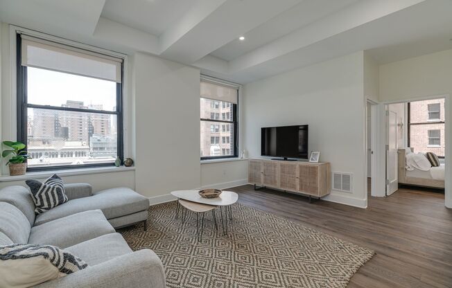 2 beds, 1 bath, 894 sqft, $2,750, Unit 918