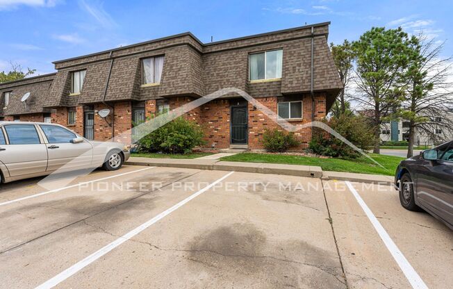 Charming Townhouse with Washer/Dryer and Central AC