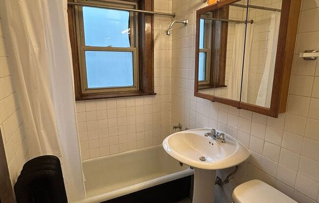 1 bed, 1 bath, 450 sqft, $1,965, Unit 520-H1