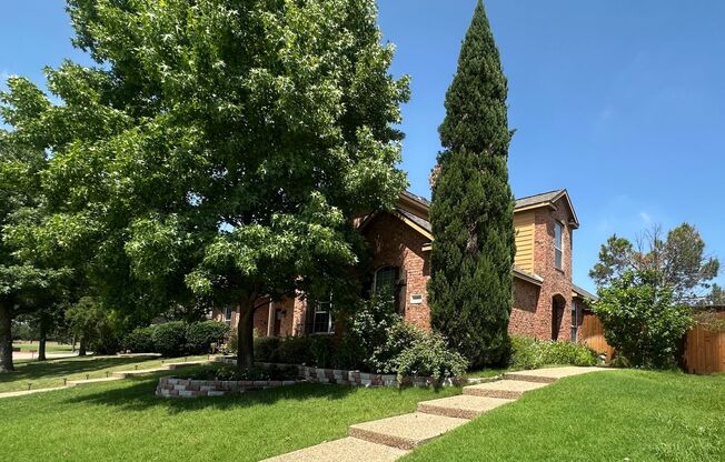 Charming 4 bedroom duplex in highly desired area of Frisco!