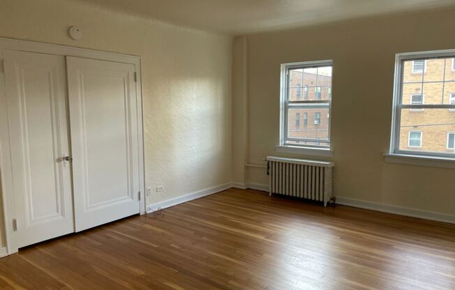 1 bed, 1 bath, 708 sqft, $1,340, Unit King Edward Annex 32