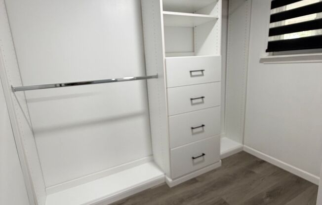 Newly Renovated Bi-Level One Bedroom
