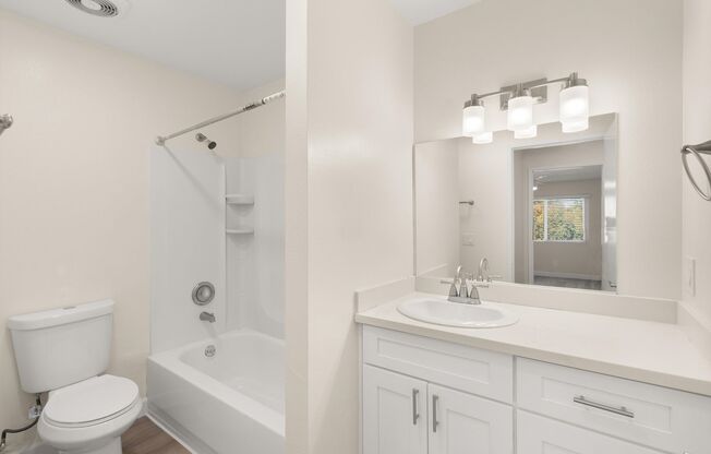 1 bed, 1 bath, 650 sqft, $1,950, Unit 220