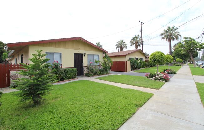 Oaks Ave Apartments (829-831)