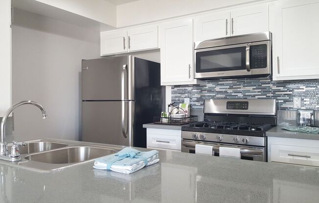 2 beds, 1.5 baths, 900 sqft, $3,115, Unit 8600-109