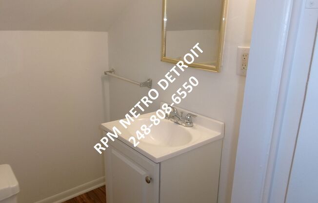 3 beds, 2.5 baths, $1,350, Unit (OM)