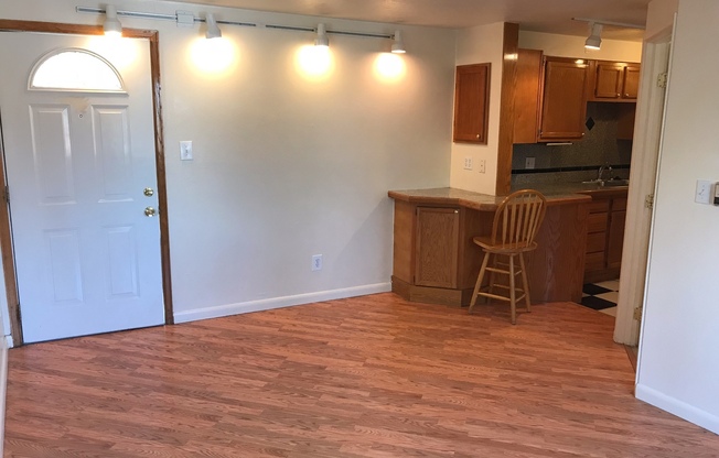 2 beds, 1 bath, 650 sqft, $1,895, Unit 680-217