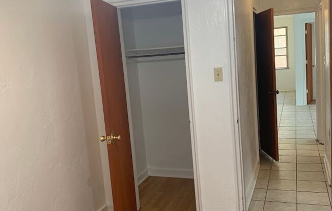 3 beds, 1 bath, $2,195, Unit 206D