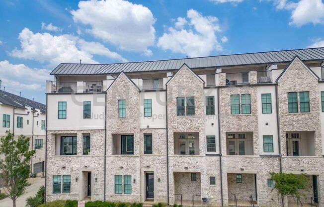 Exquisite 4-Story 3/2.5/2 Townhome in Irving For Rent!