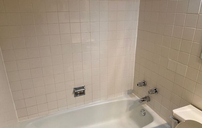 Studio, 1 bath, 400 sqft, $1,280, Unit 431-#331